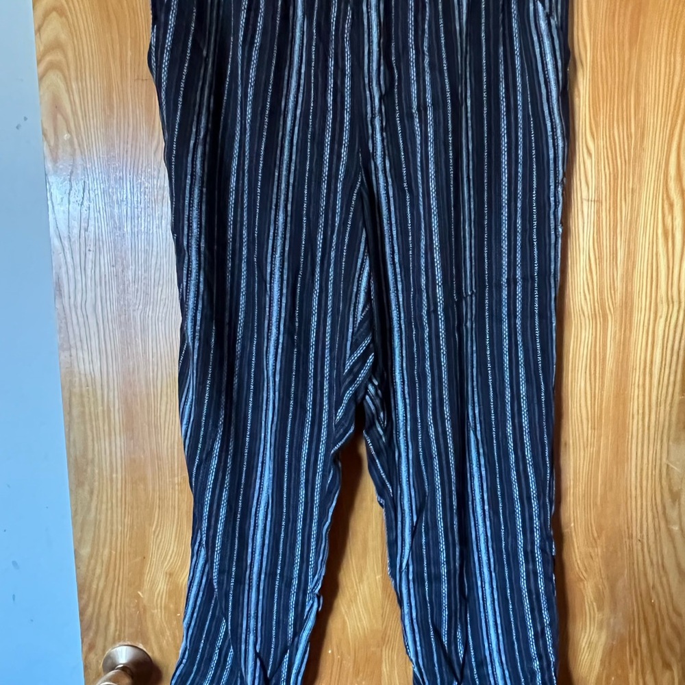 Jessica Simpson Black and Gray Patterned Pants